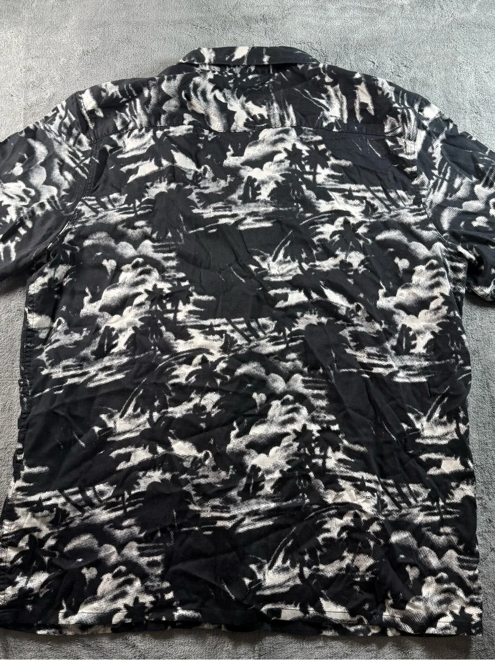 Levi's Black and White Halftone AO Palm Short Sleeve Hawaiian Button-Up Shirt XL